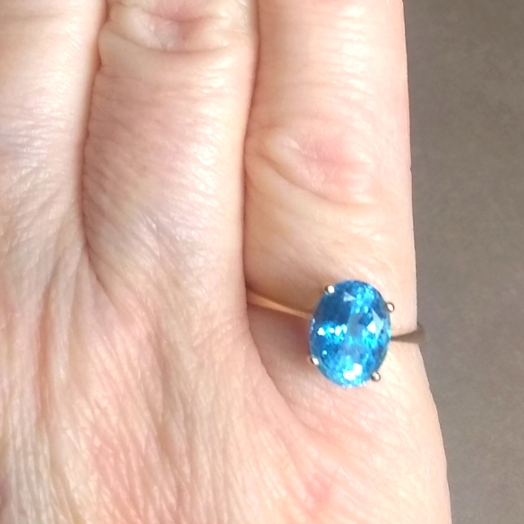 Vintage 14KT Solid Gold Brilliant Blue Topaz Solitaire Ring - Picture 4 of 4